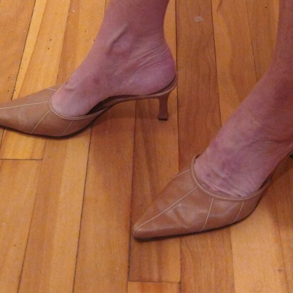 Nine west tan mules white stitching - Picture 2 of 6